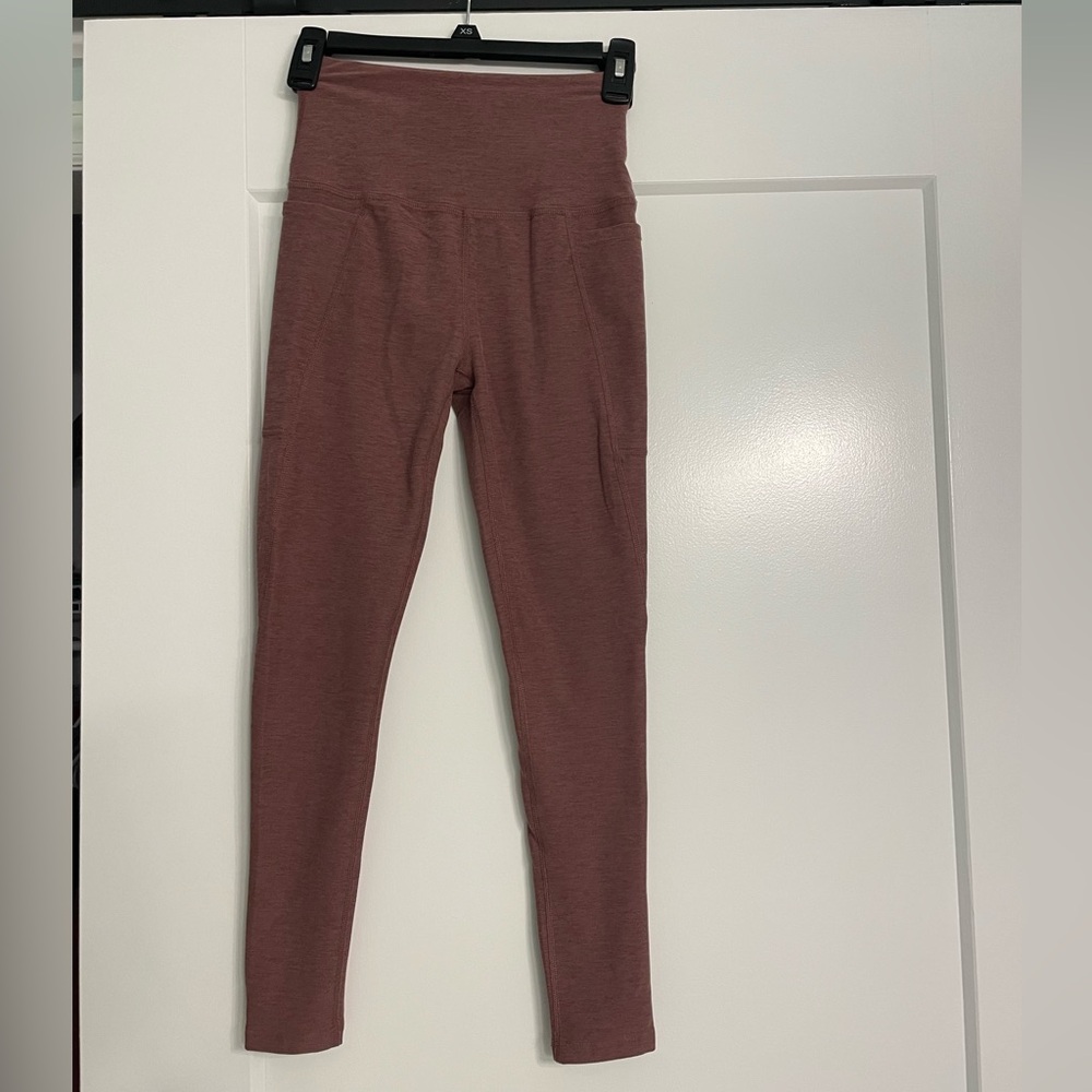 Beyond Yoga Out Of Pocket High Waisted Midi leggings (women’s size small)
